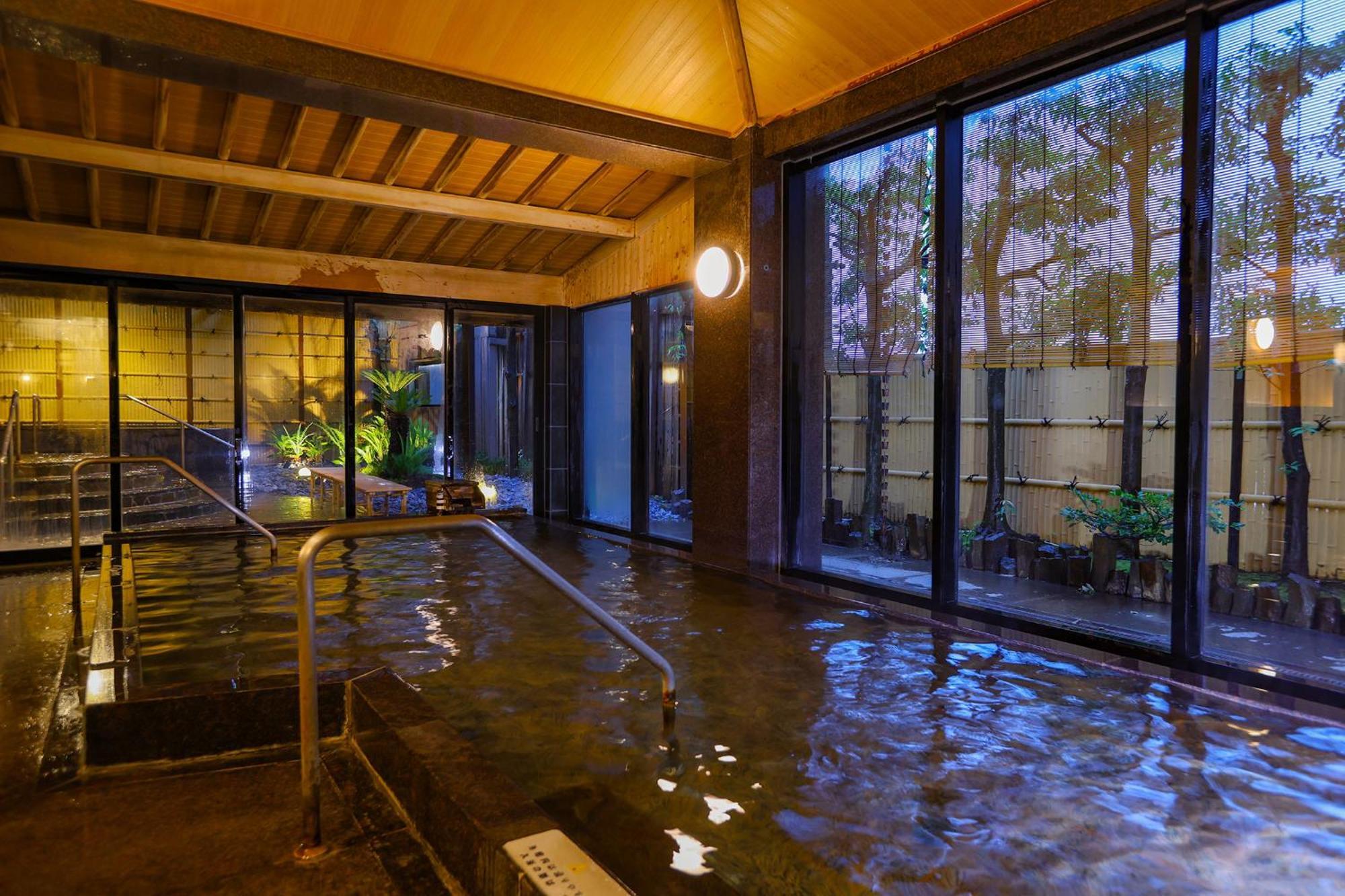 传统日式旅馆 Ooedo Onsen Monogatari Premium Atami 3*