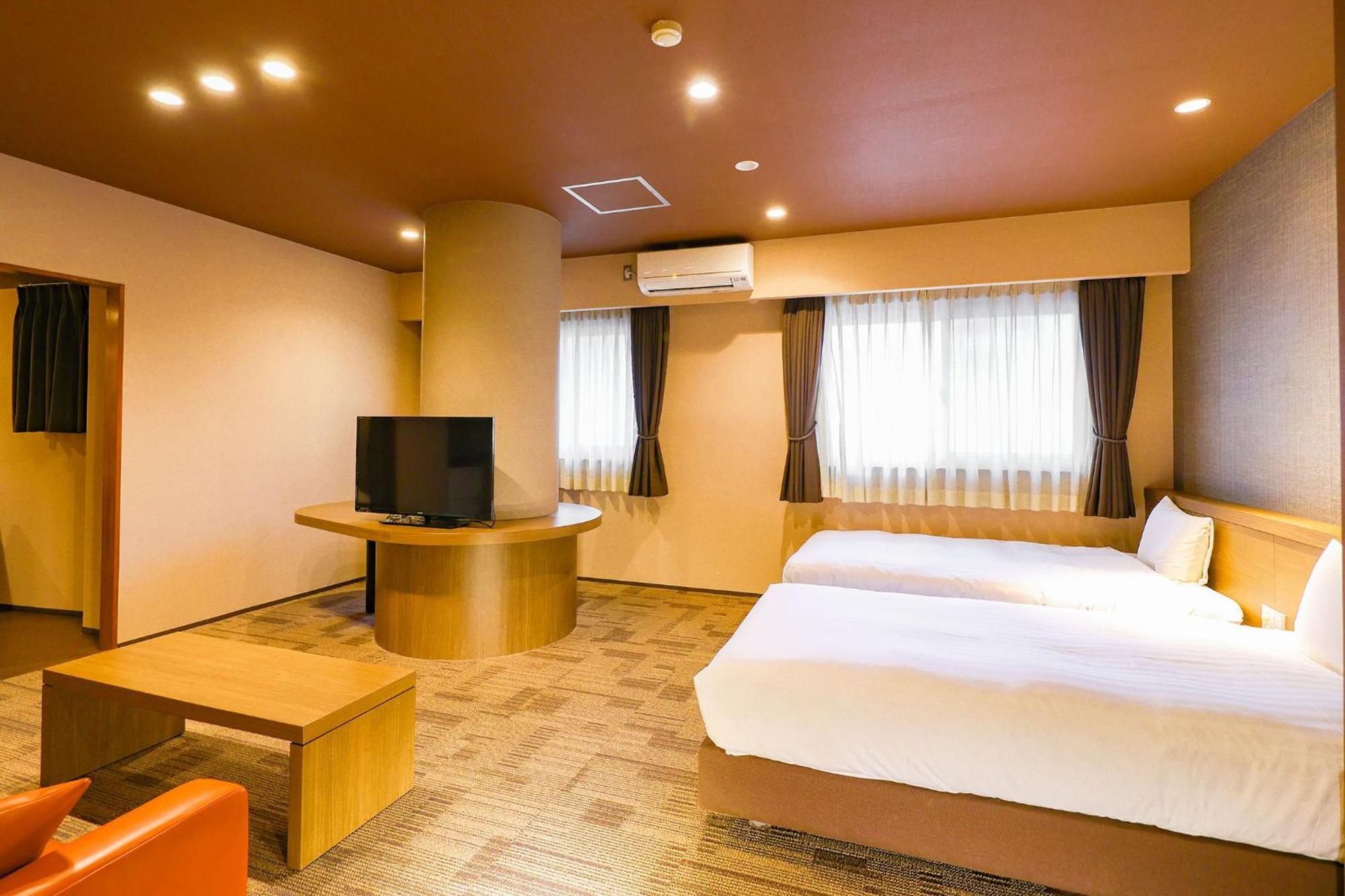 传统日式旅馆 Ooedo Onsen Monogatari Premium Atami