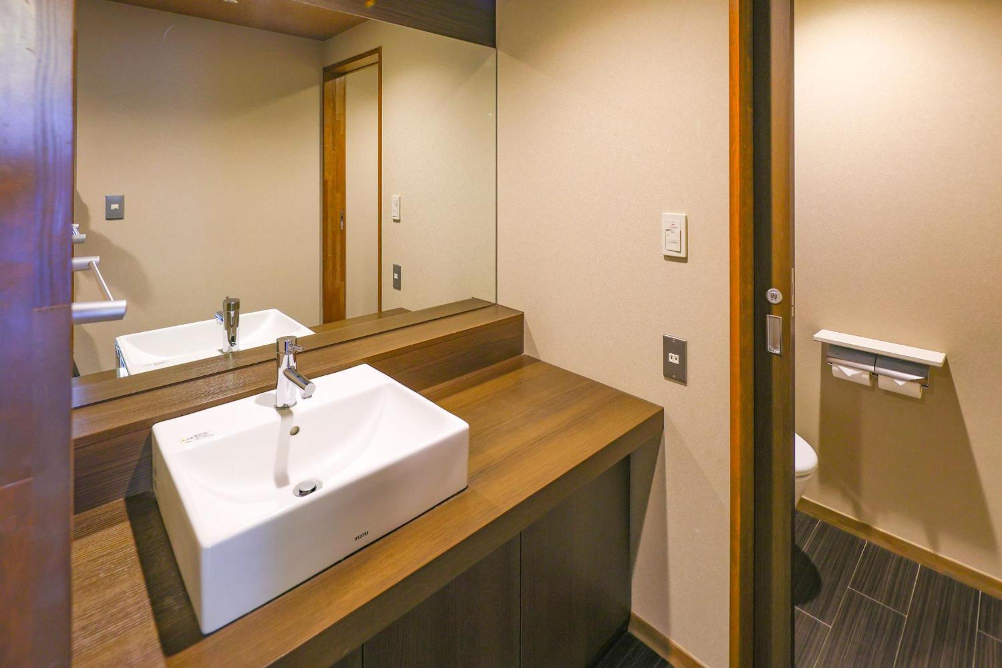 传统日式旅馆 Ooedo Onsen Monogatari Premium Atami 3*